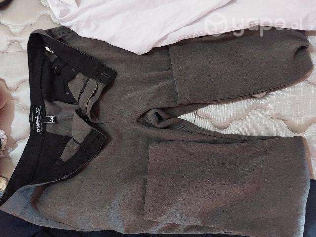 Ropa de liceo semi nueva - Imagen 3