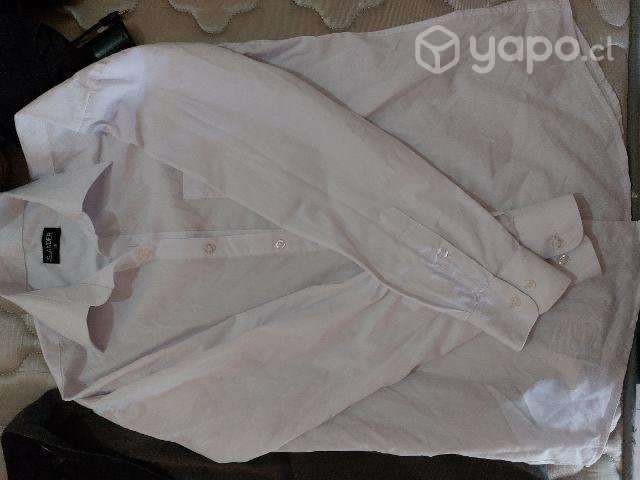 Ropa de liceo semi nueva - Imagen 2