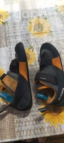 Zapatillas de escalada marca SCARPA número 41 1/2 - Imagen 5
