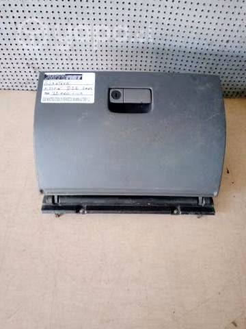 Guantera Nissan Terrano D22