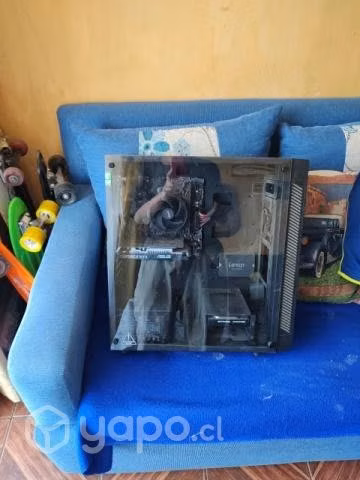 Computadora gamer con monitor - Imagen 4