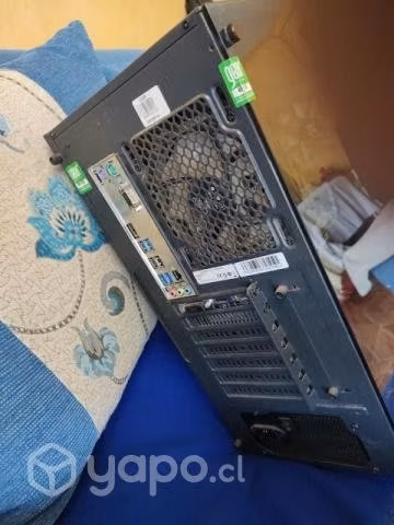 Computadora gamer con monitor - Imagen 2