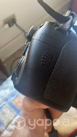 Camara Canon EOS 70D con Kit EFS 18-135