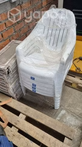Sillas plásticas nuevas