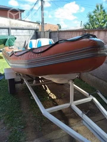 Bote semirrígido