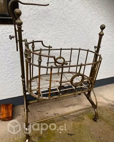 Antigua cuna de Bronce C. 1900 Europea Providencia