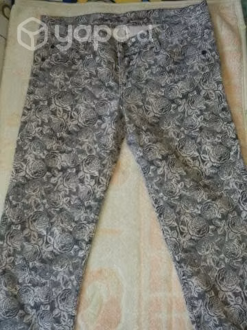 Variadas Prendas de Mujer y Niño.
