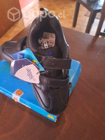 Zapatos escolares