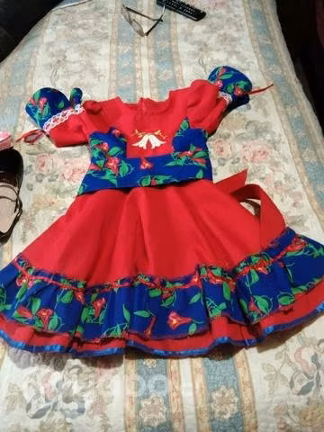 Vestidos y zapatos de huasita