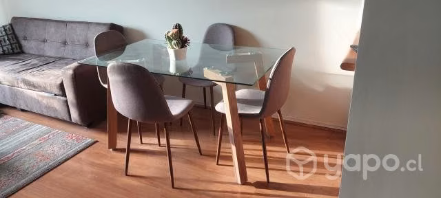 Mesa de vidro y madera