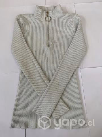 Blusa blanca con mangas largas