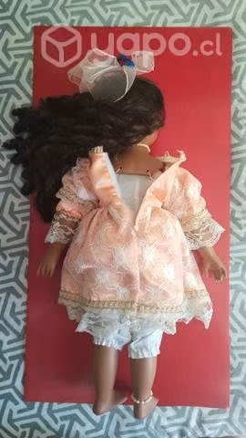 Muñeca de porcelana morena