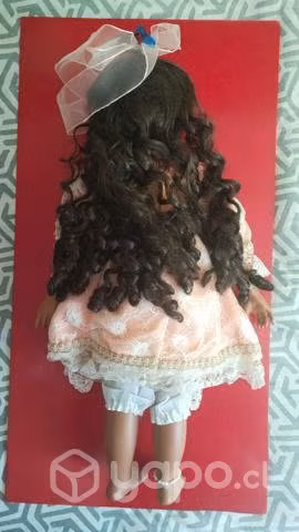 Muñeca de porcelana morena