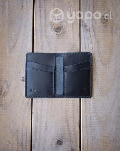 Billetera vertical de cuero negro