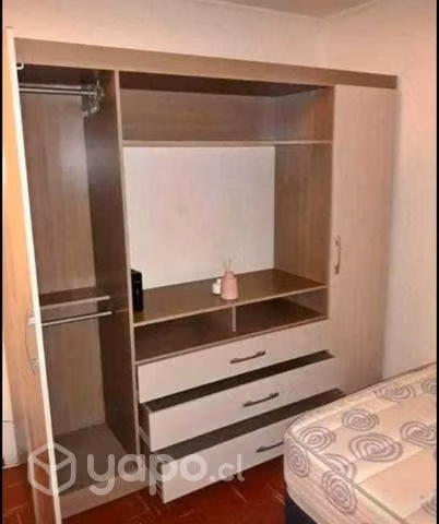 Closet con espacio para tv