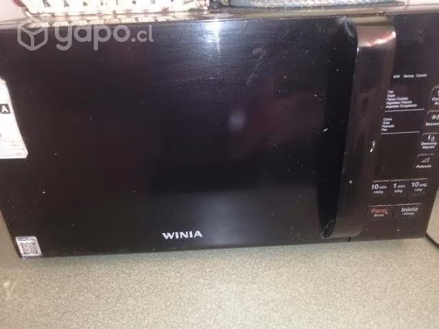 elevisor de 40 pulgadas más mesa y micro