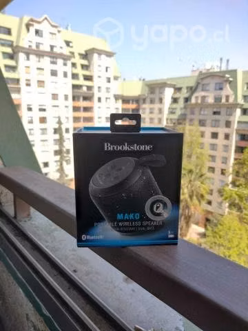 Parlante BT Brookstone Mako IPX6 poco uso