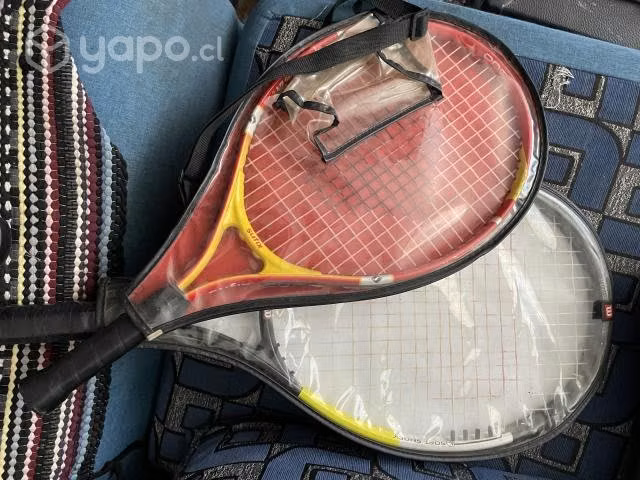 raquetas de tennis, una pequeña y una grande