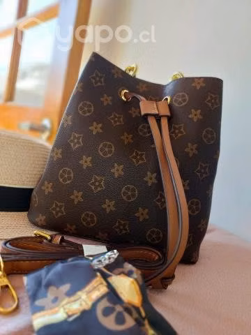 Cartera marrón con doble asa colgante