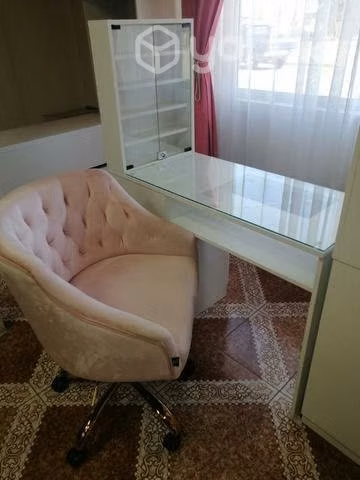 Manicurista para salón de belleza