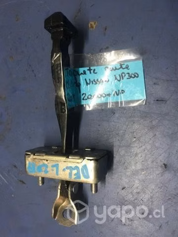 Trinquete puerta del izq Nissan NP300 2018