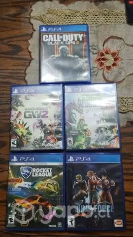 Play 4 , 1 tb , 3 controles y juegos