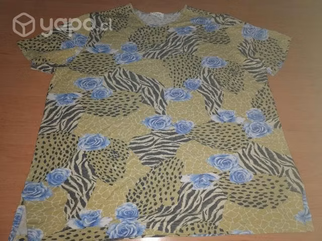 Polera estampada flores