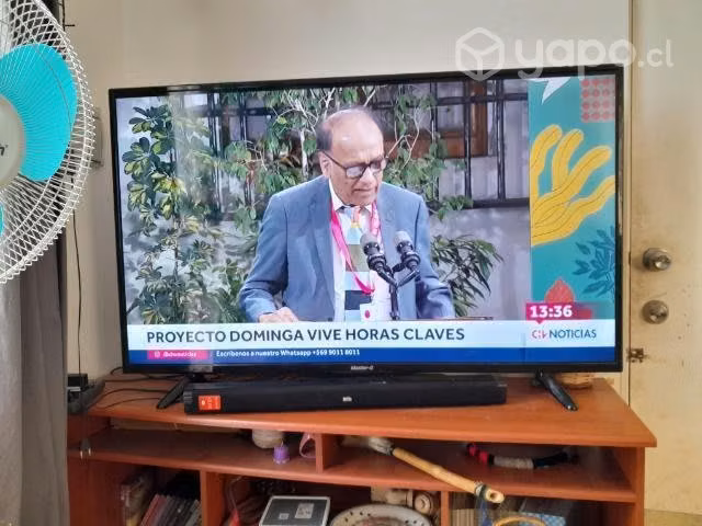 Televisor 42 pulgadas y escritorio