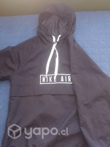 Corta viento Nike con casi nada de uso