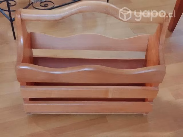 Librero de madera de lingue