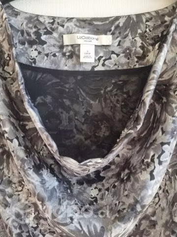 Top Liz Claiborne flores. Cuello drapeado. M - Imagen 4