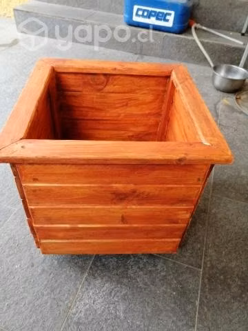 Macetero de madera reciclada
