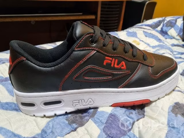Zapatilla nueva FILA de cuero
