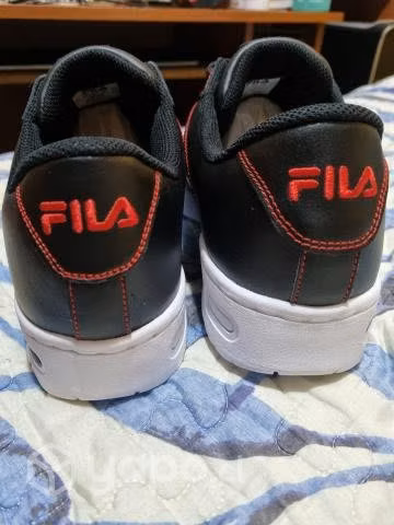 Zapatilla nueva FILA de cuero