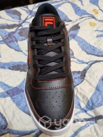Zapatilla nueva FILA de cuero