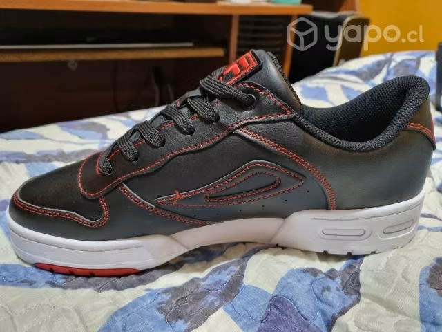 Zapatilla nueva FILA de cuero