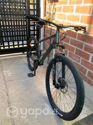 Bicicleta Giant, modelo Talon 3, aro 27,5