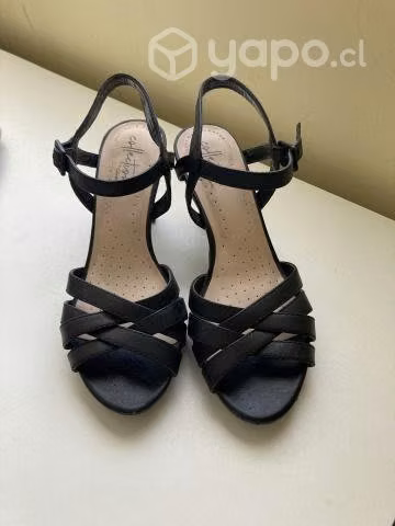 Chalas marca Clarks número 36