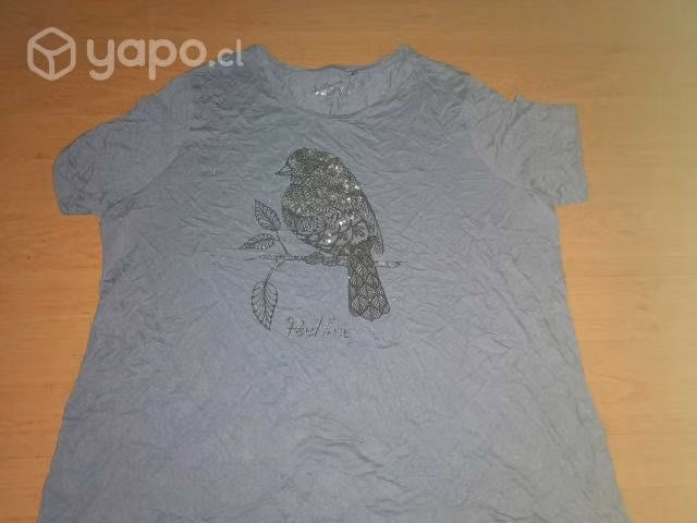 Polera gris estampada