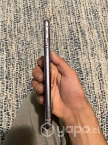 IPhone 11 64 gb con detalle - Imagen 2