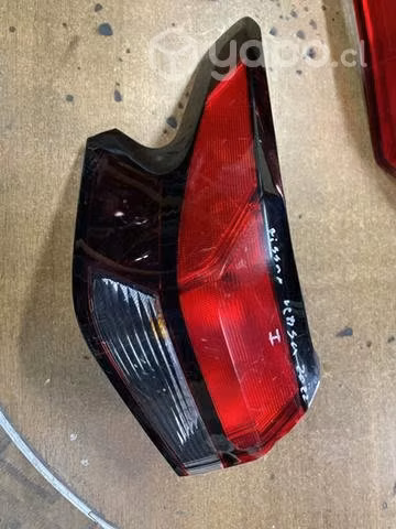 Foco trasero izquierdo Nissan