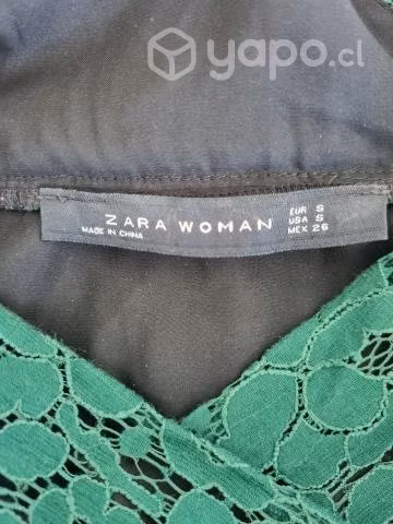 Vestido ZARA, corto verde. Encaje, forro. S