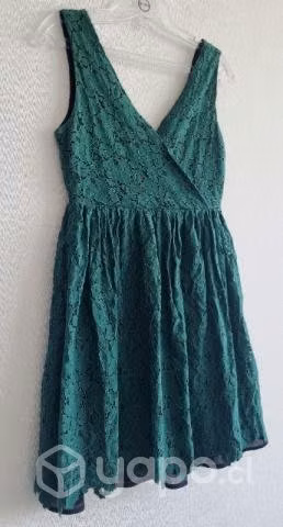 Vestido ZARA, corto verde. Encaje, forro. S