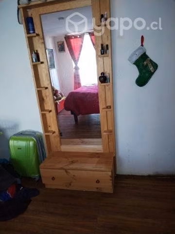 Mueble con espejo