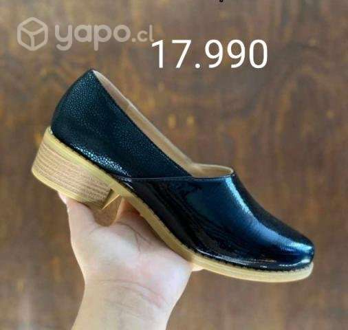 Zapatos hermosos de mujer. - Imagen 5