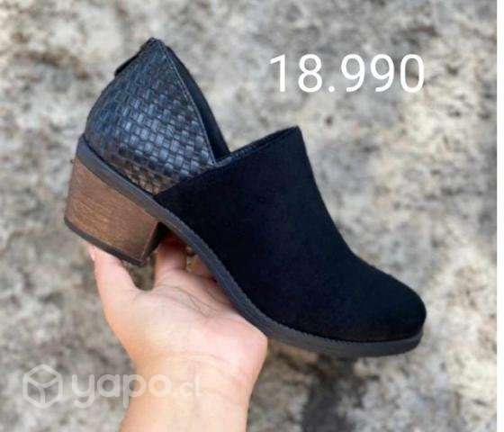 Zapatos hermosos de mujer. - Imagen 3