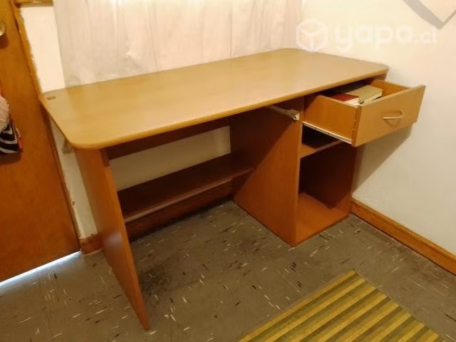 Escritorio de madera clásico usado - Imagen 2