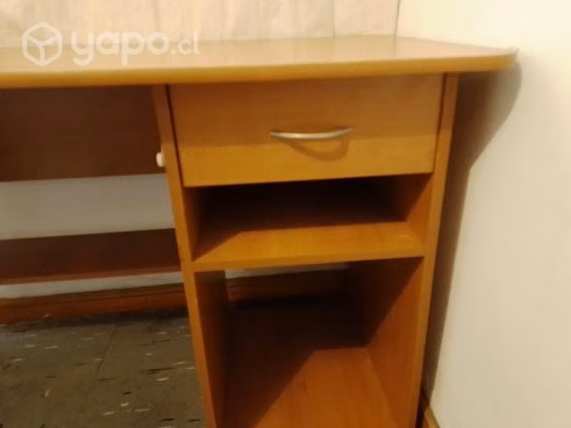 Escritorio de madera clásico usado - Imagen 3