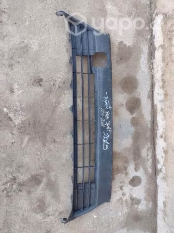 Rejilla de parachoque toyota yaris sport 2012-2014