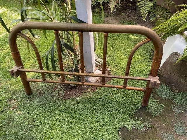 Cama de bronce buen estado - Imagen 2
